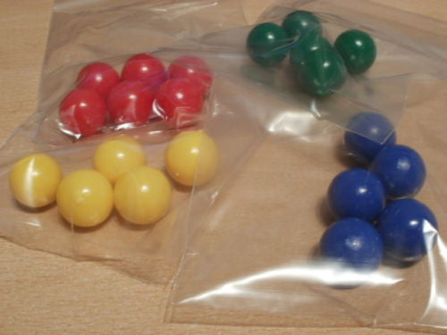 4 colours X 5 mix of 19mm diameter PVC balls. Do not float.