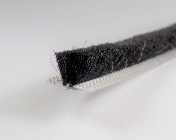 The Hairy Worm Black Slide-In Brush Pile 12.7 mm Base  X 7.5 mm Height Without Fin